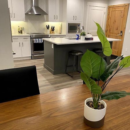 Luxury Unit In The Heart Of Canmore Esterno foto