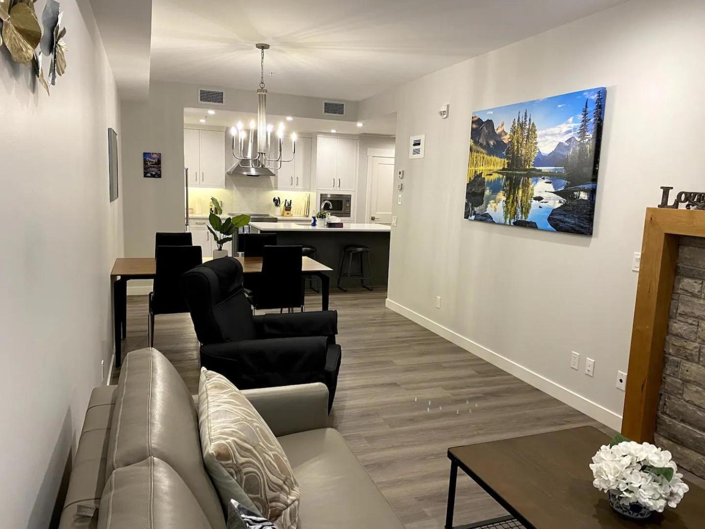 Luxury Unit In The Heart Of Canmore Esterno foto
