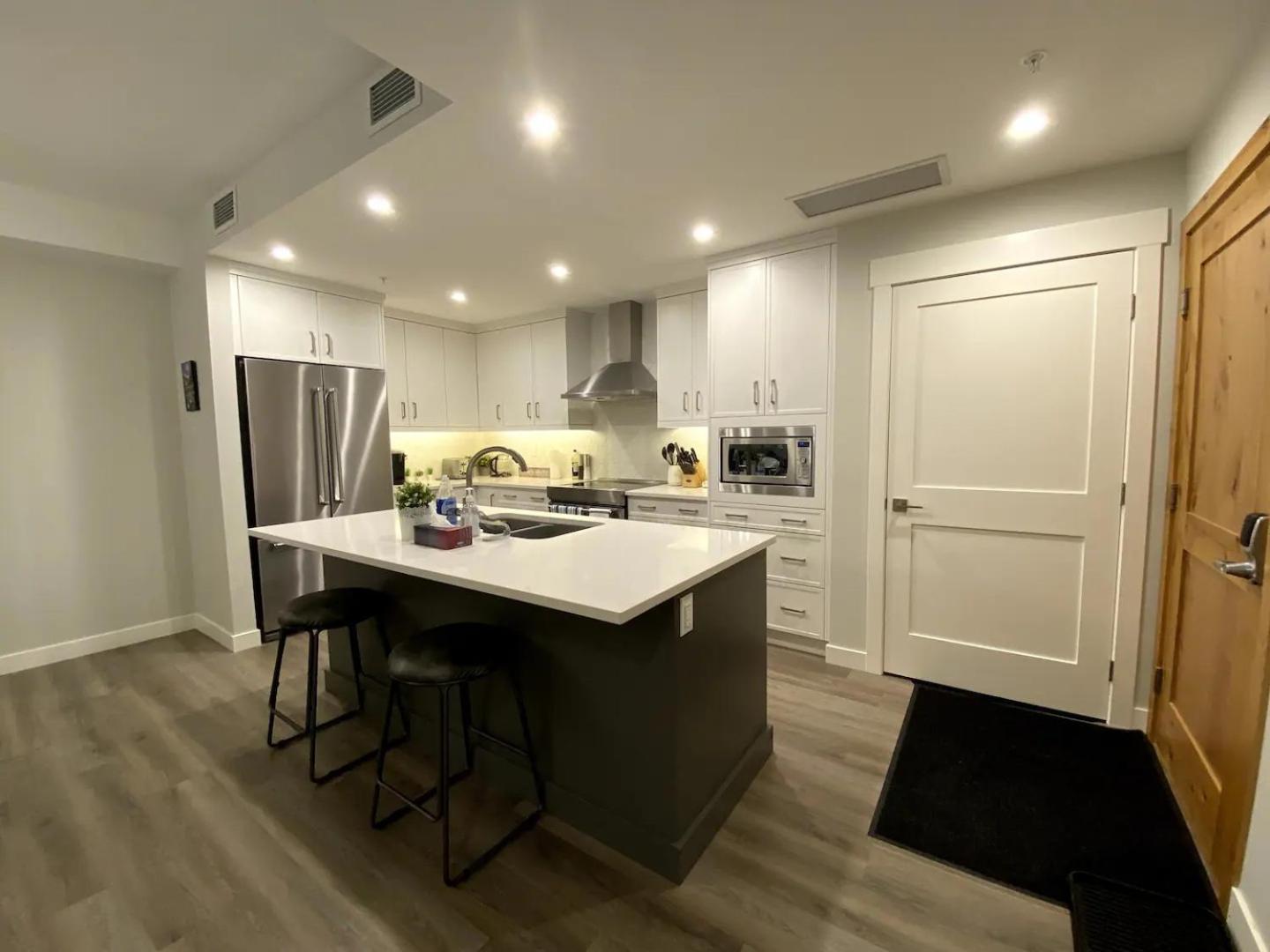 Luxury Unit In The Heart Of Canmore Esterno foto
