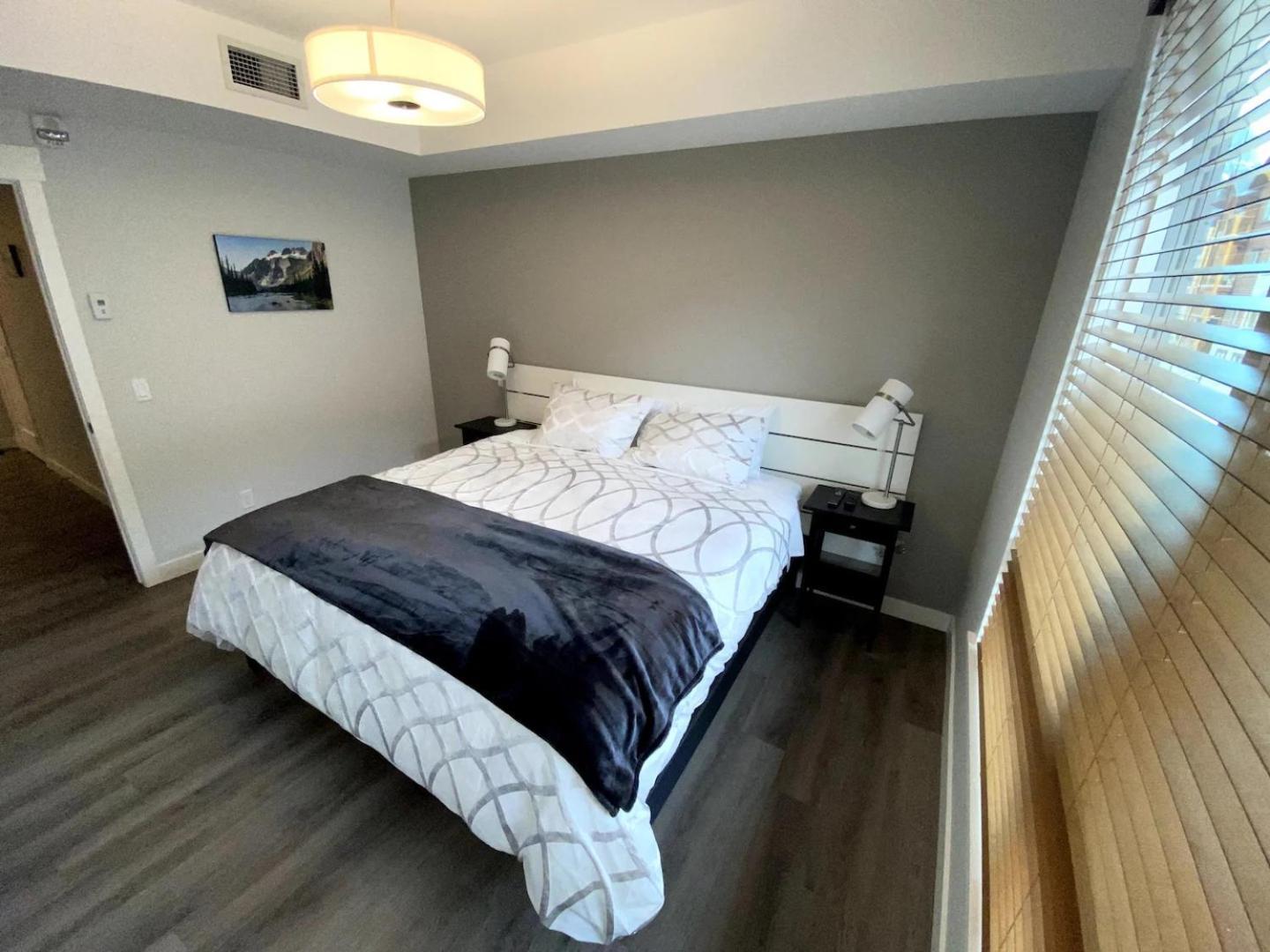 Luxury Unit In The Heart Of Canmore Esterno foto